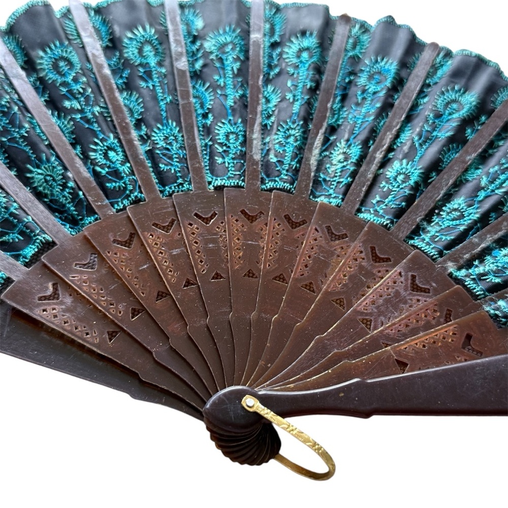 Elegant Black and Gold Hand Fan - Picture 6 of 9
